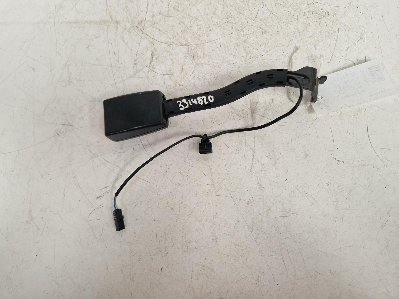 View Auto part Seat Belt Volkswagen Golf 2009