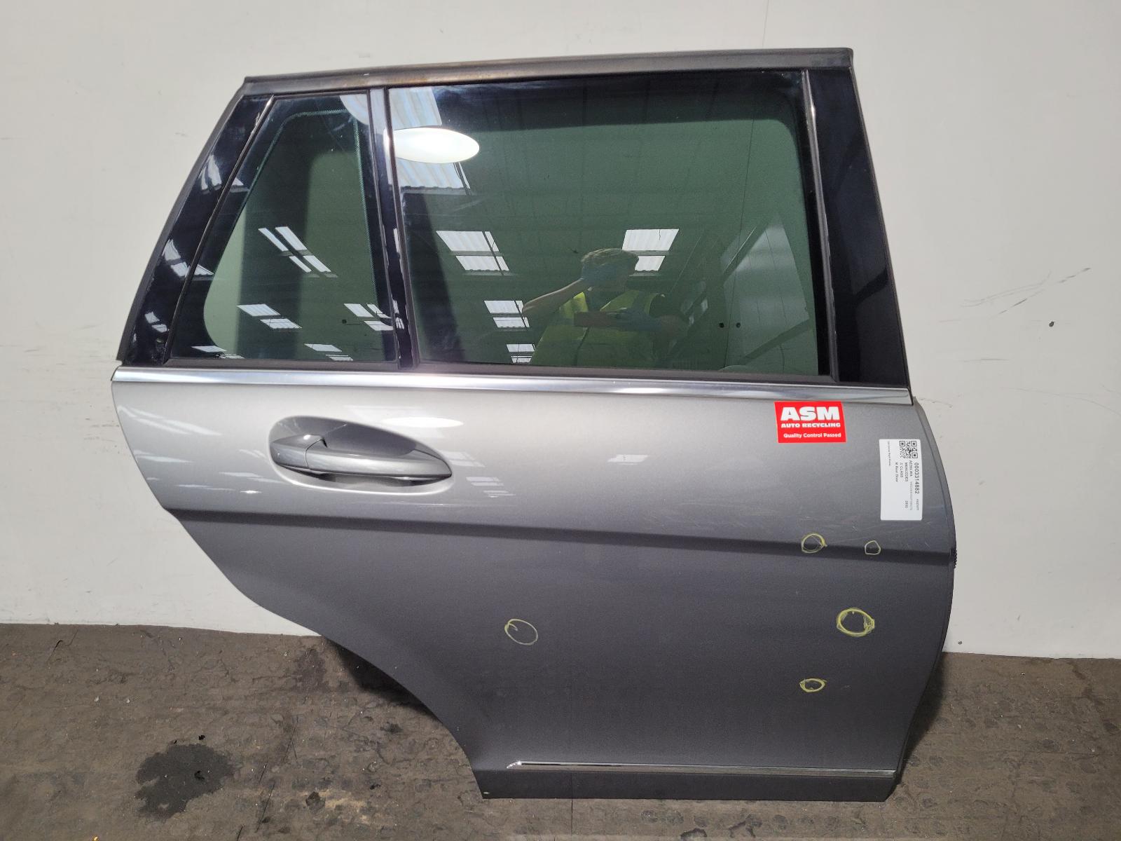 View Auto part R Rear Door Mercedes C Class 2009