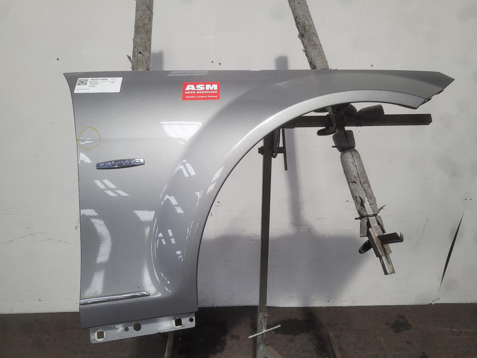 View Auto part R Wing Mercedes C Class 2009