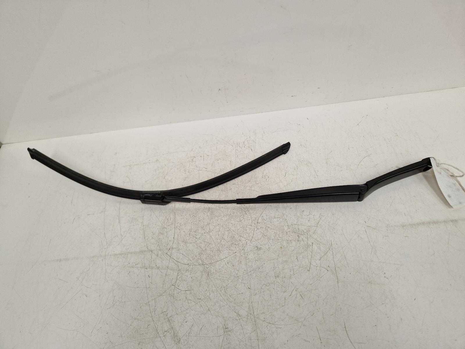 View Auto part Wiper Arm Volkswagen Golf 2025