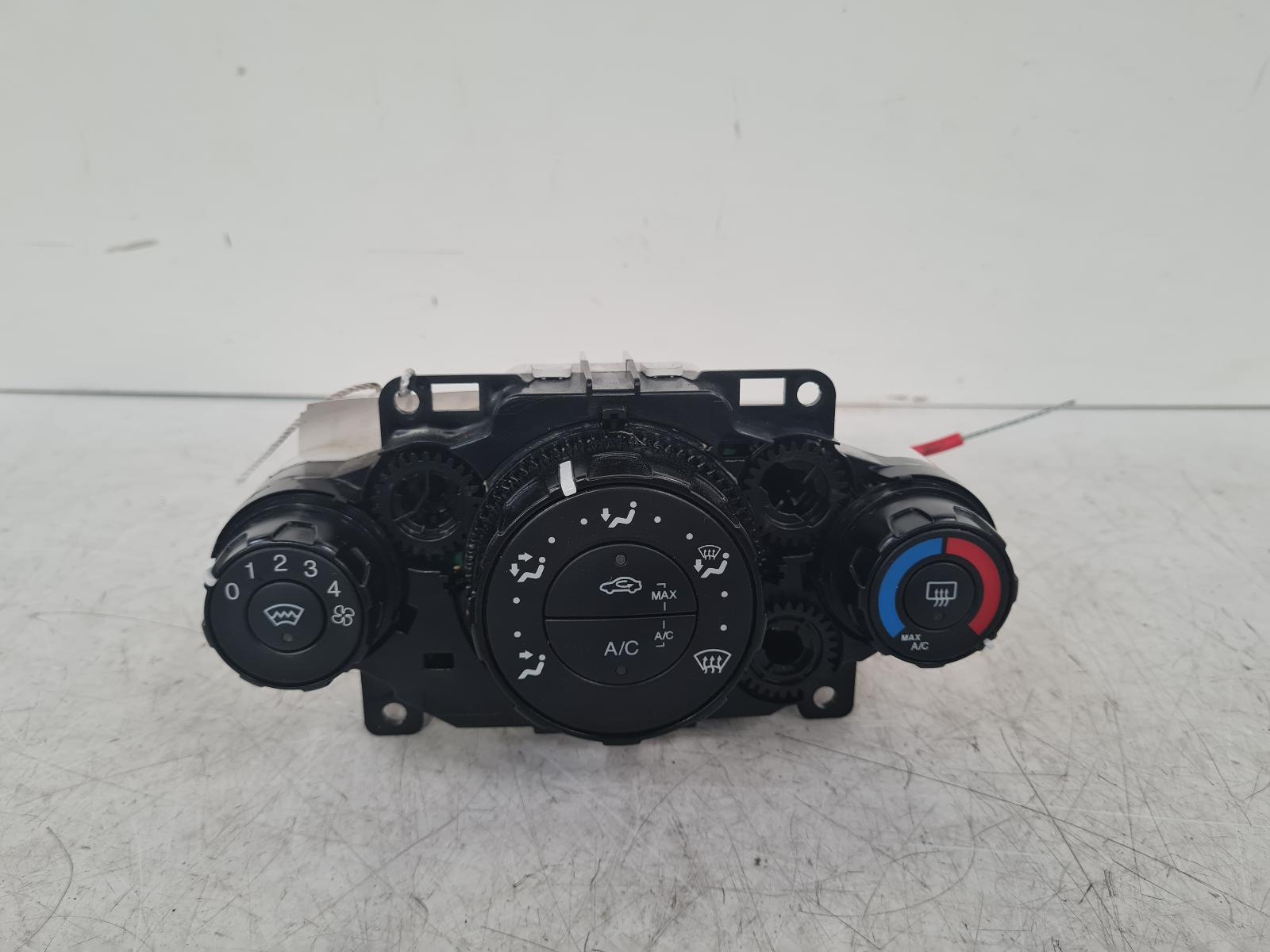 View Auto part Heater/AC Controller Ford Fiesta 2015