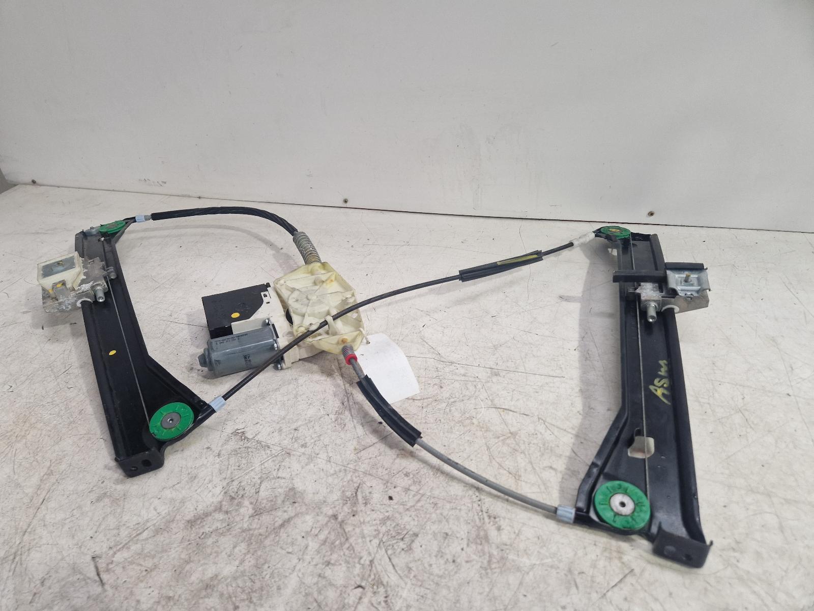 View Auto part RF Window Regulator Volkswagen Scirocco 2010