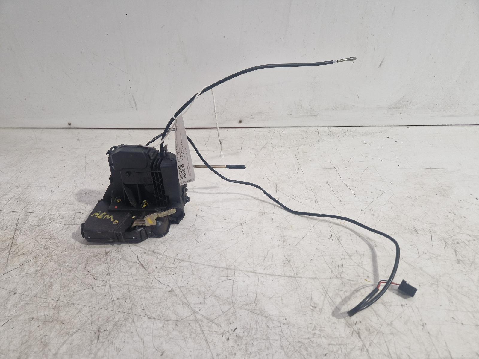 View Auto part Door Lock Assembly Mercedes C Class 2007