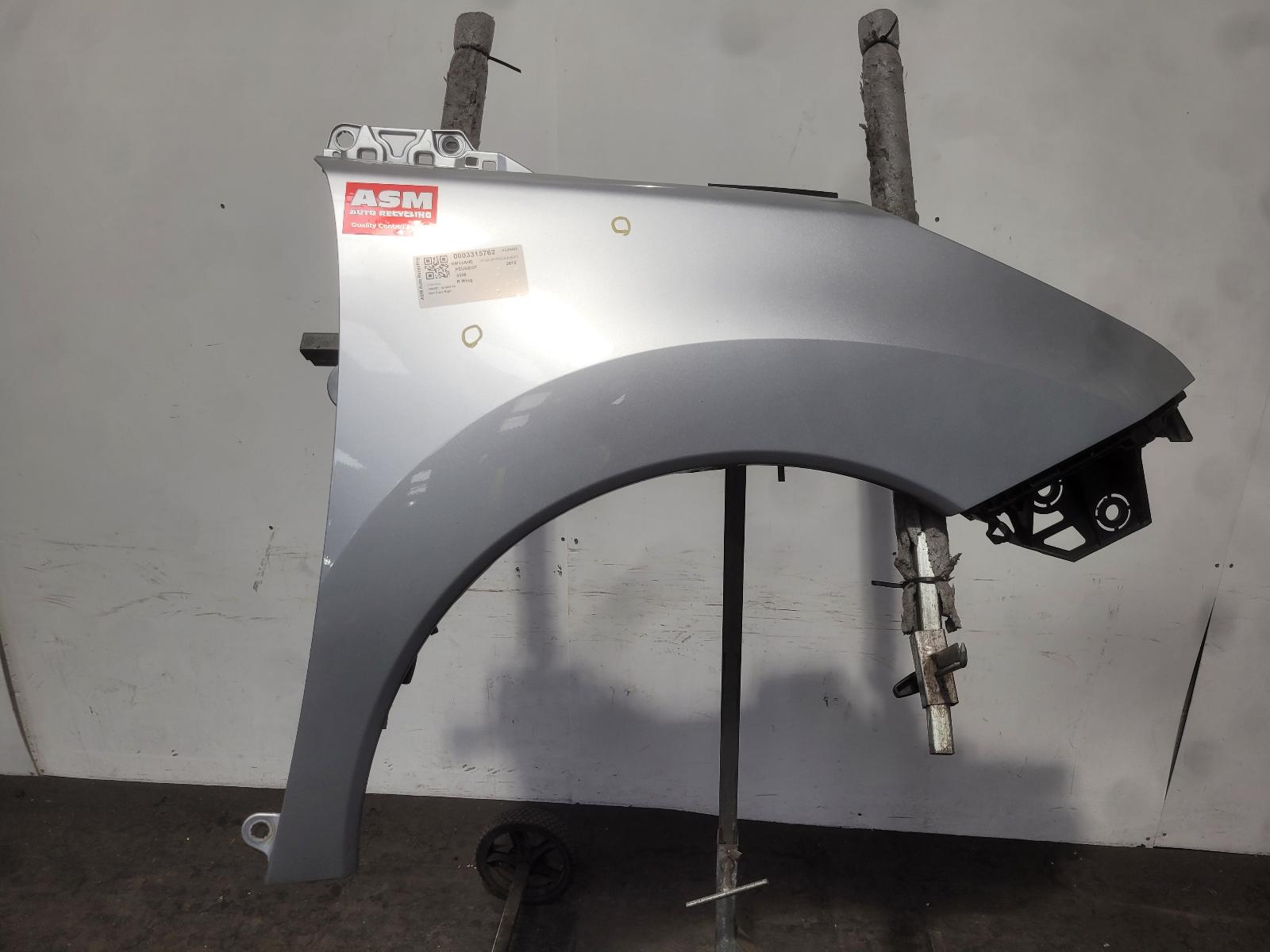 View Auto part R Wing Peugeot 3008 2012