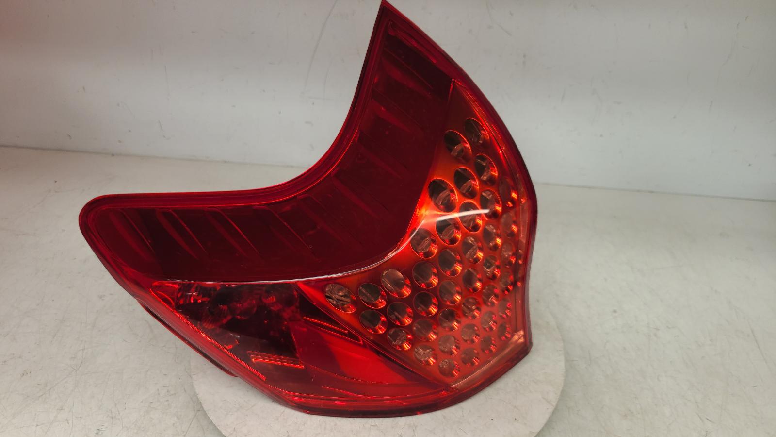 View Auto part R Taillight Peugeot 3008 2012