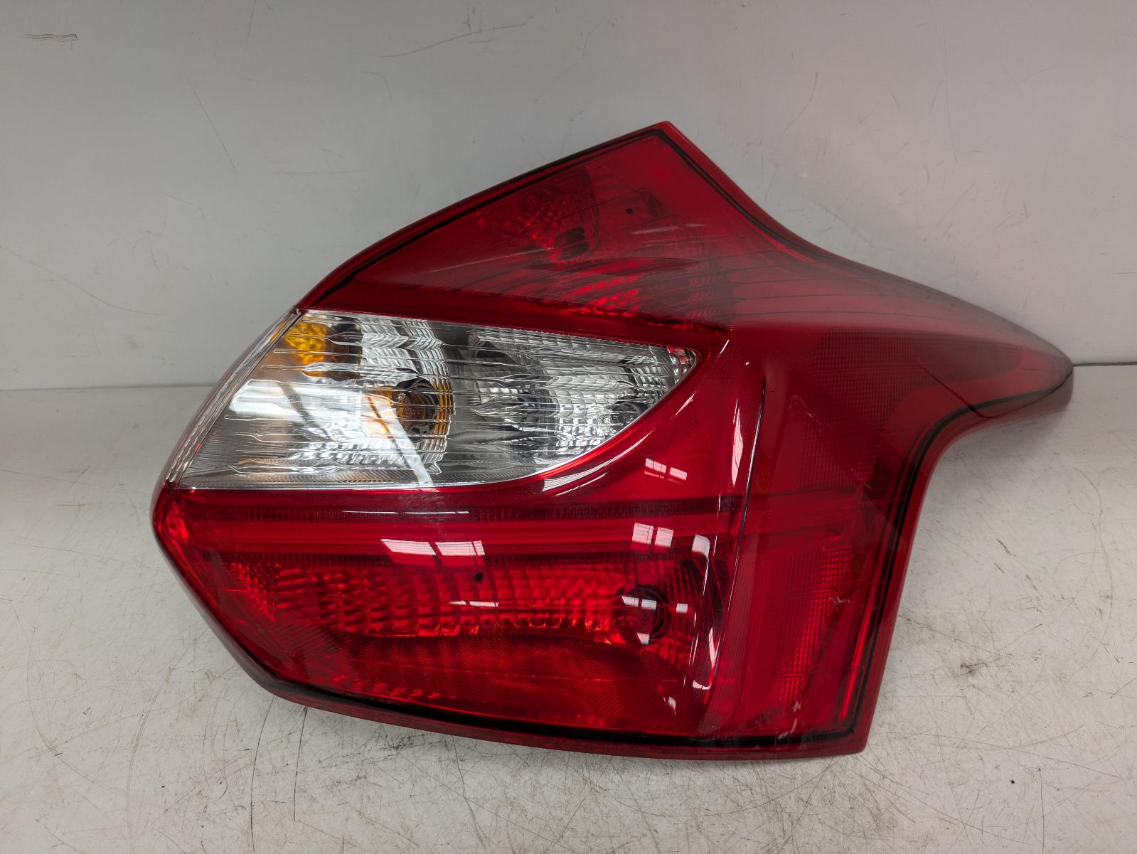 View Auto part R Taillight Ford Focus 2012