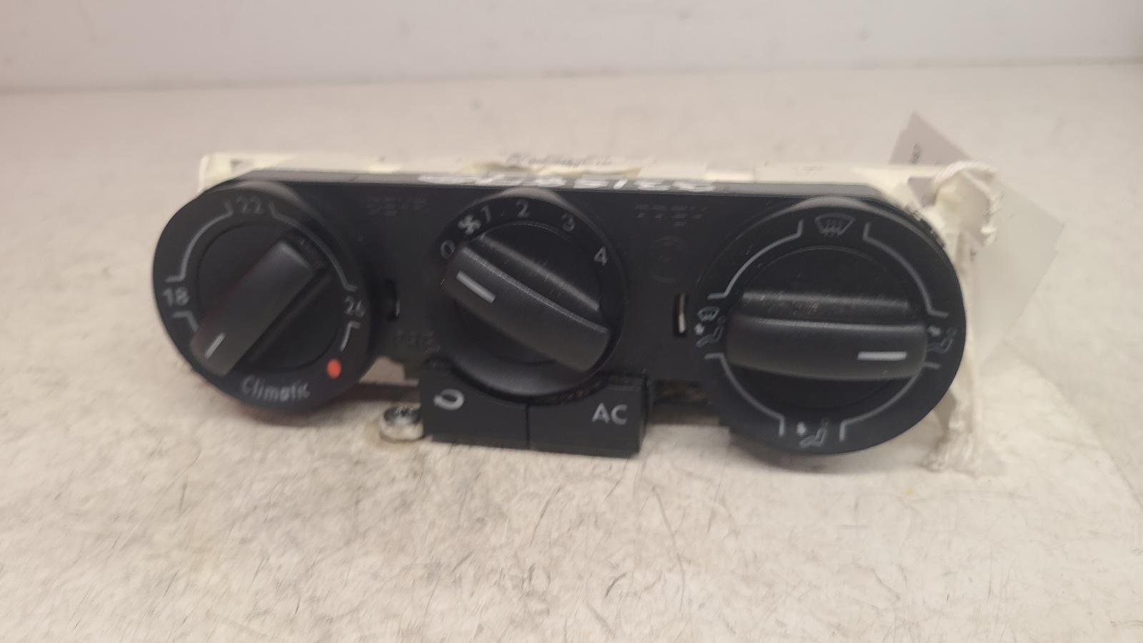 View Auto part Heater/AC Controller Volkswagen Polo 2008