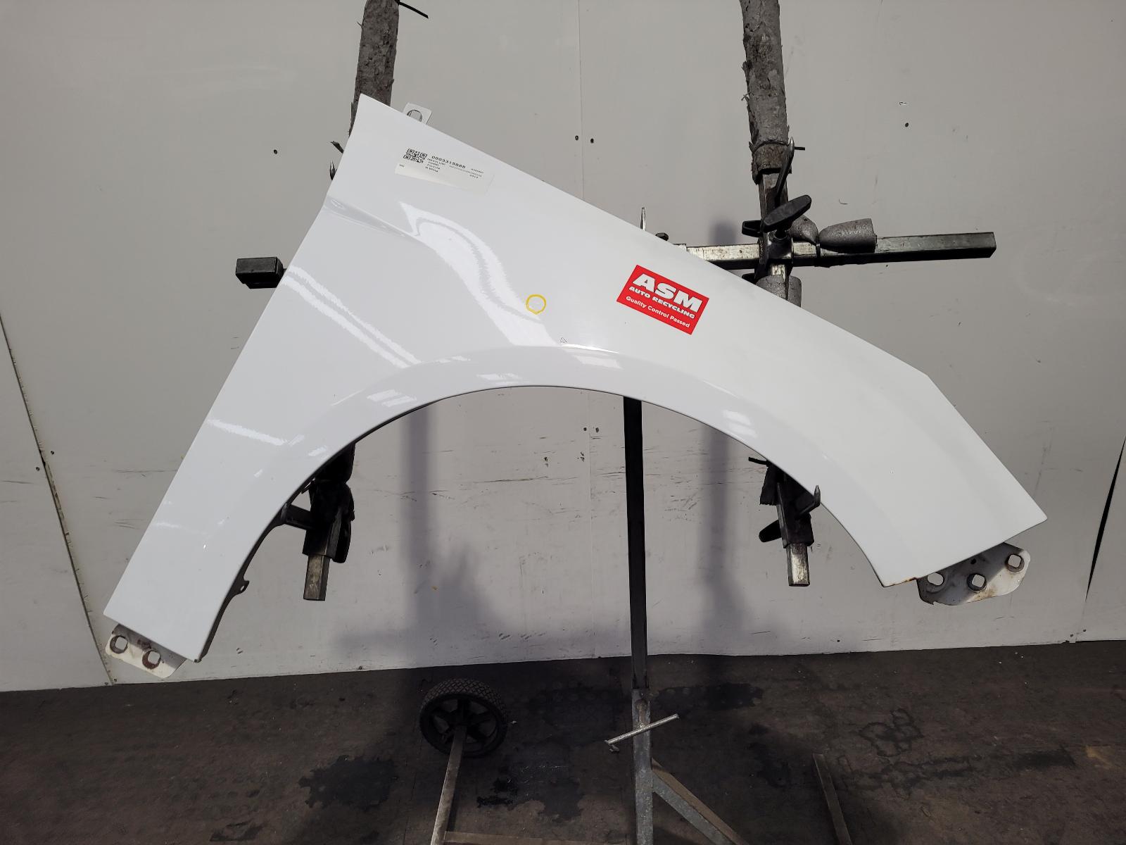 View Auto part R Wing Ford Focus 2013