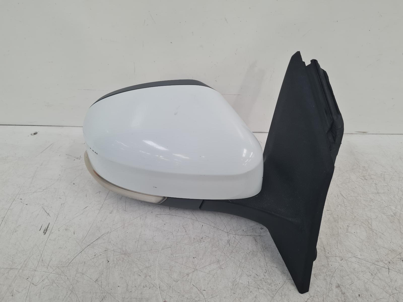 View Auto part R Door Mirror Ford Focus 2013