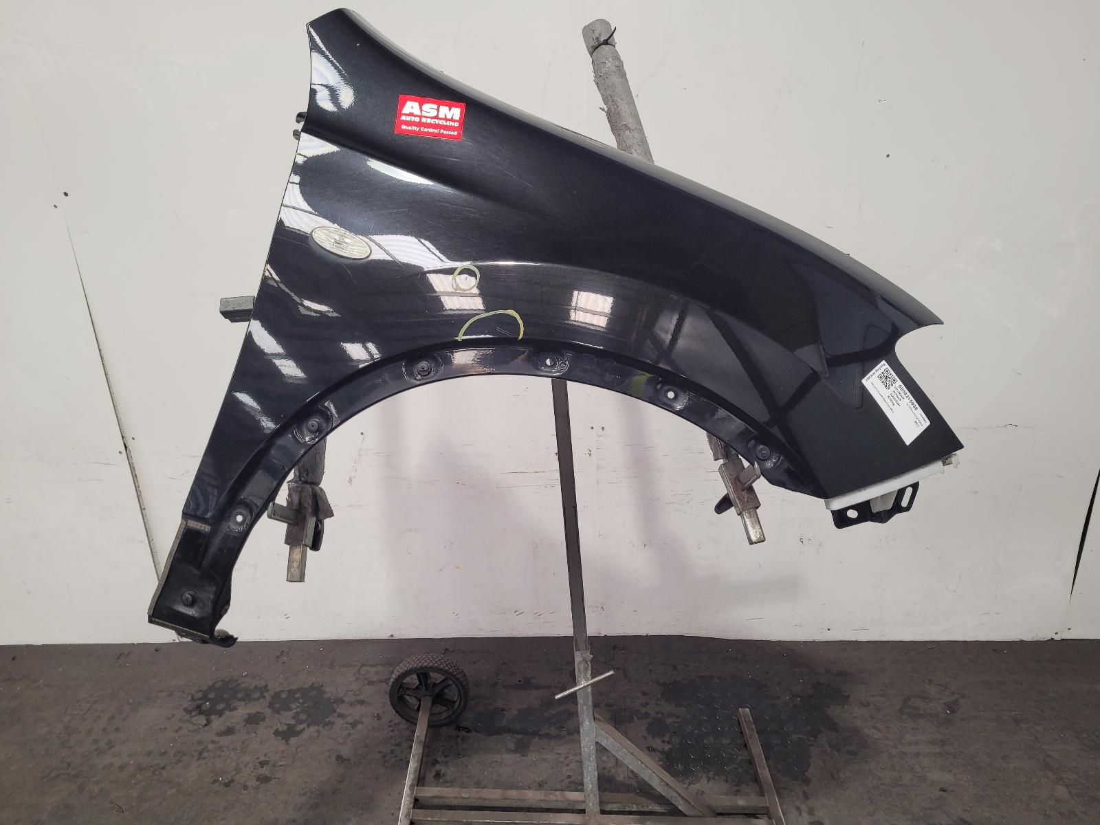 View Auto part R Wing Nissan Qashqai 2013