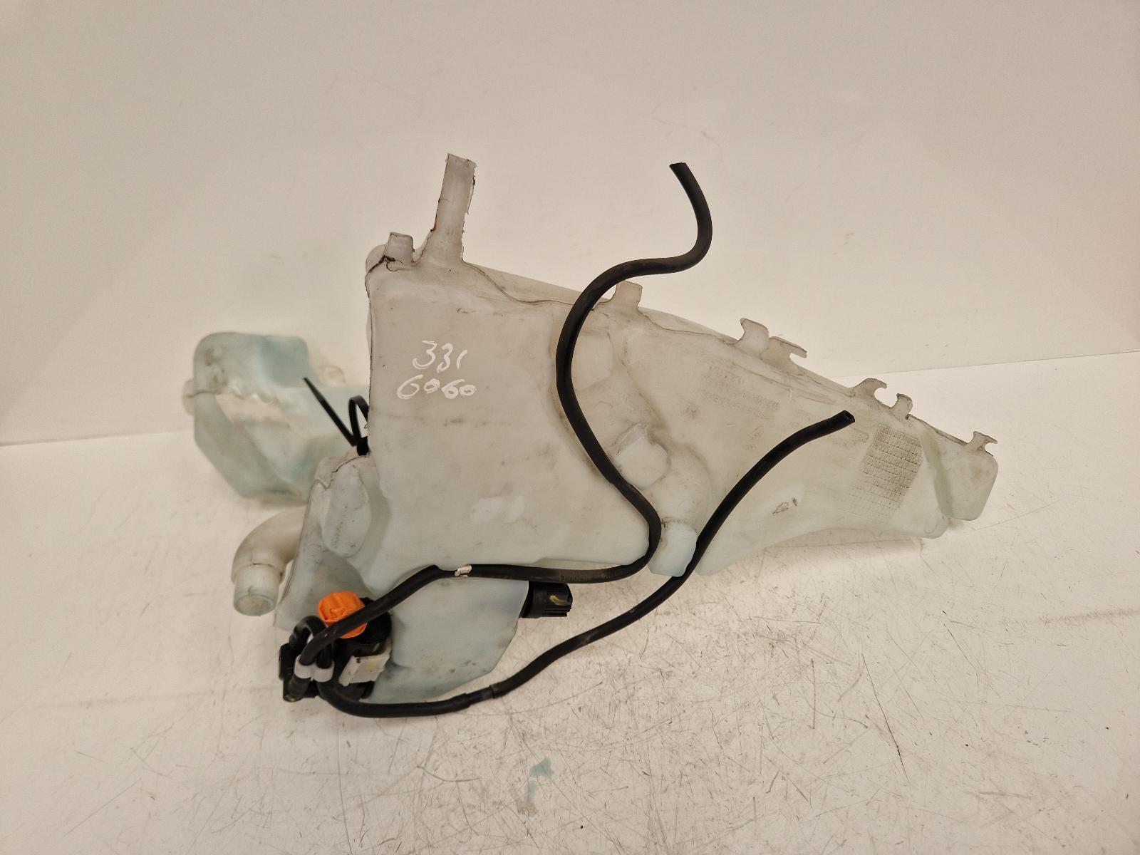 View Auto part Washer Bottle Volvo C30 2009