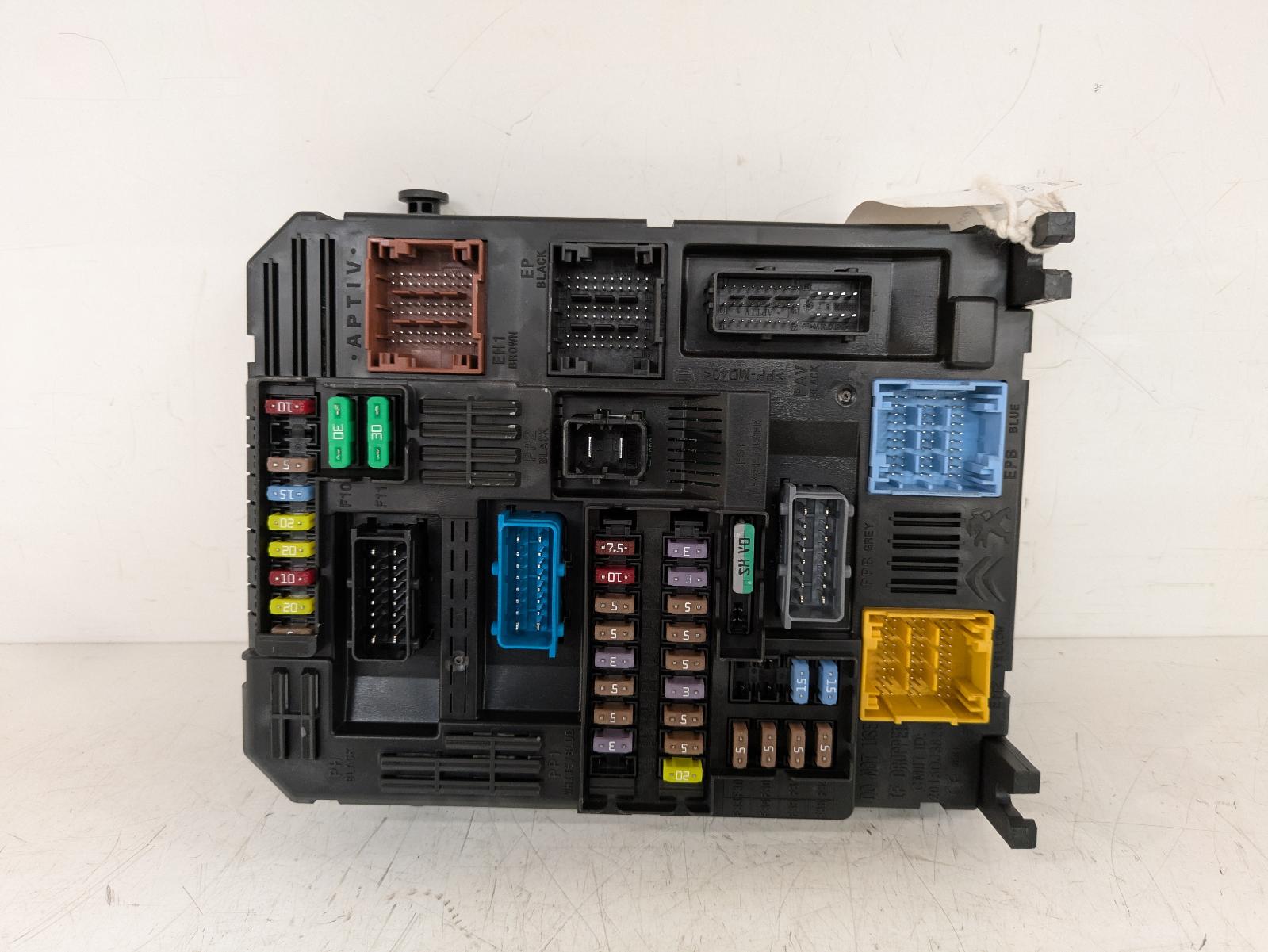 View Auto part Fuse Box Vauxhall Corsa 2024