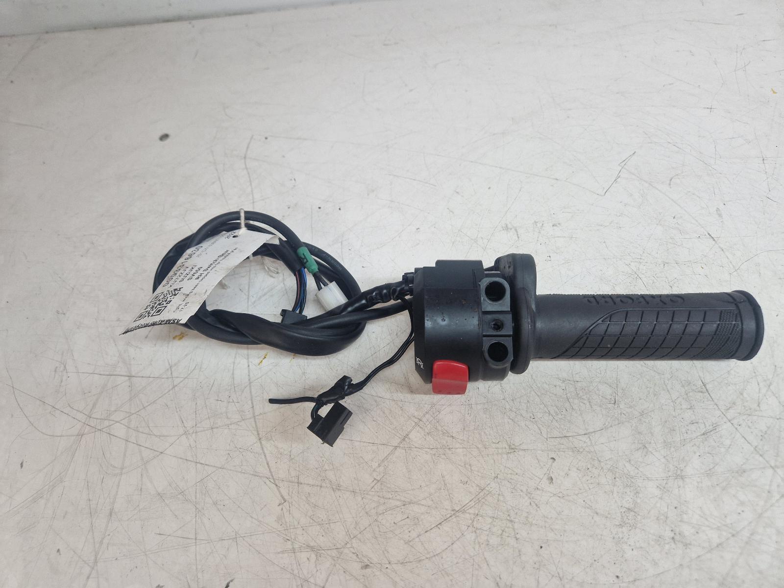 View Auto part RH Switch Gear Suzuki Sv650 2022