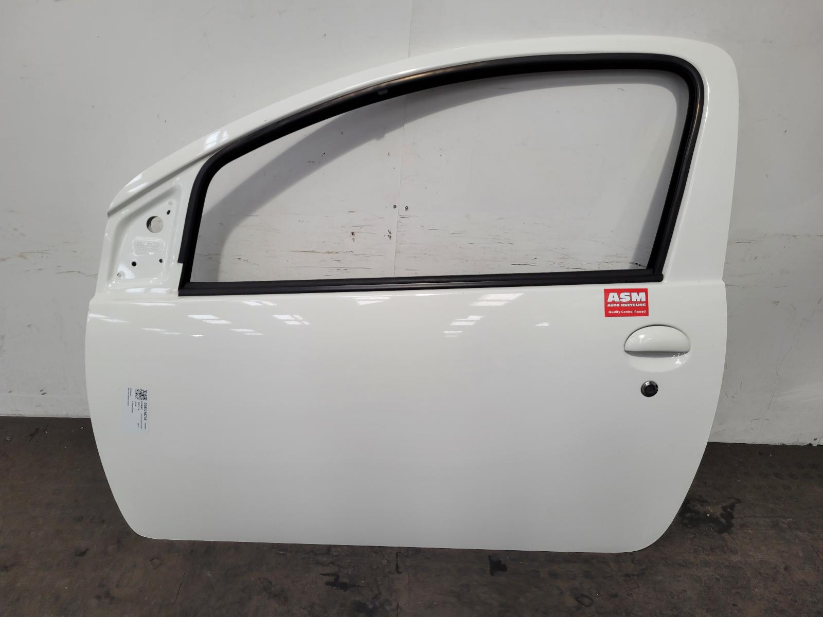 View Auto part L Front Door Toyota Aygo 2014