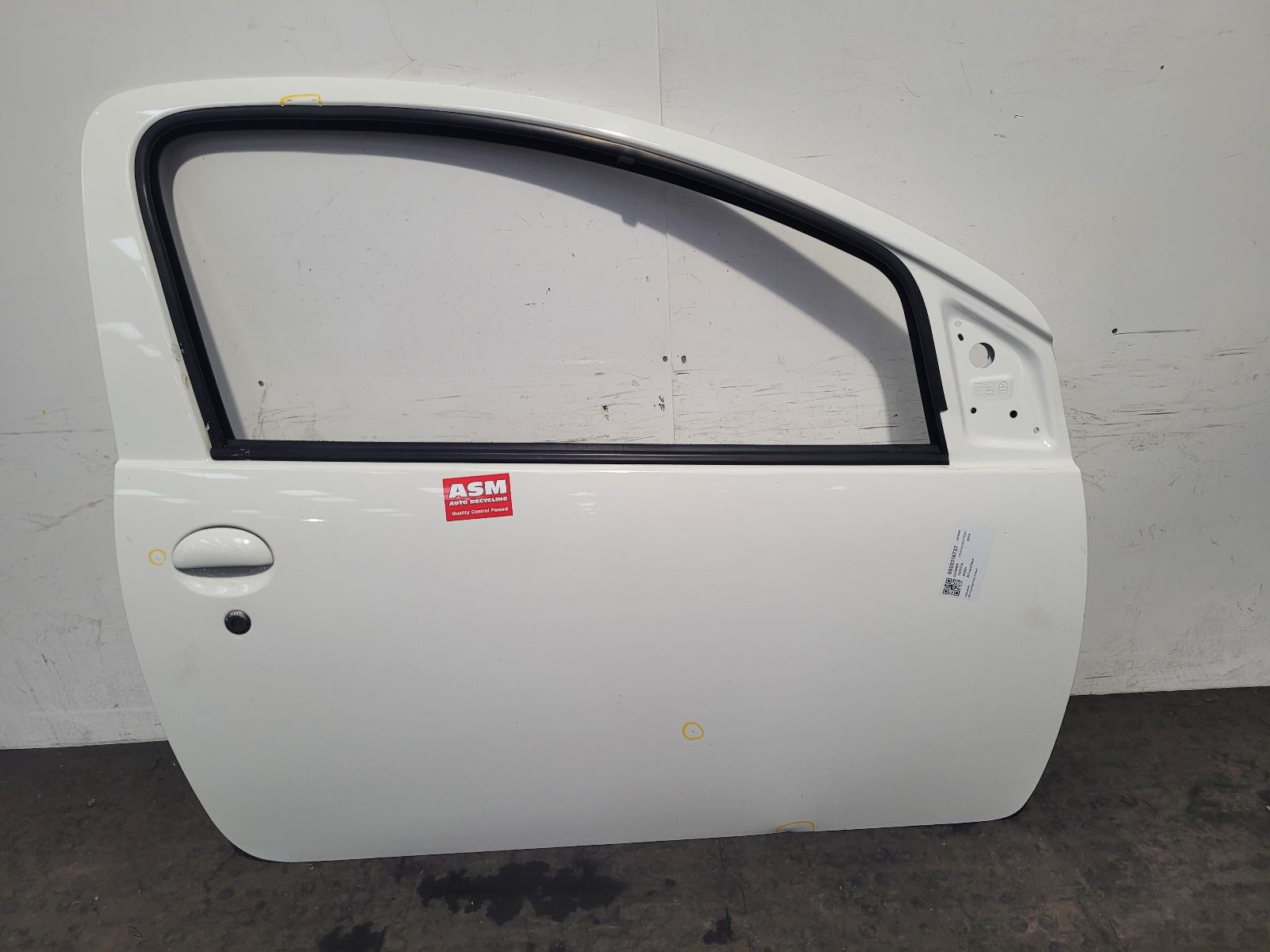 View Auto part R Front Door Toyota Aygo 2014