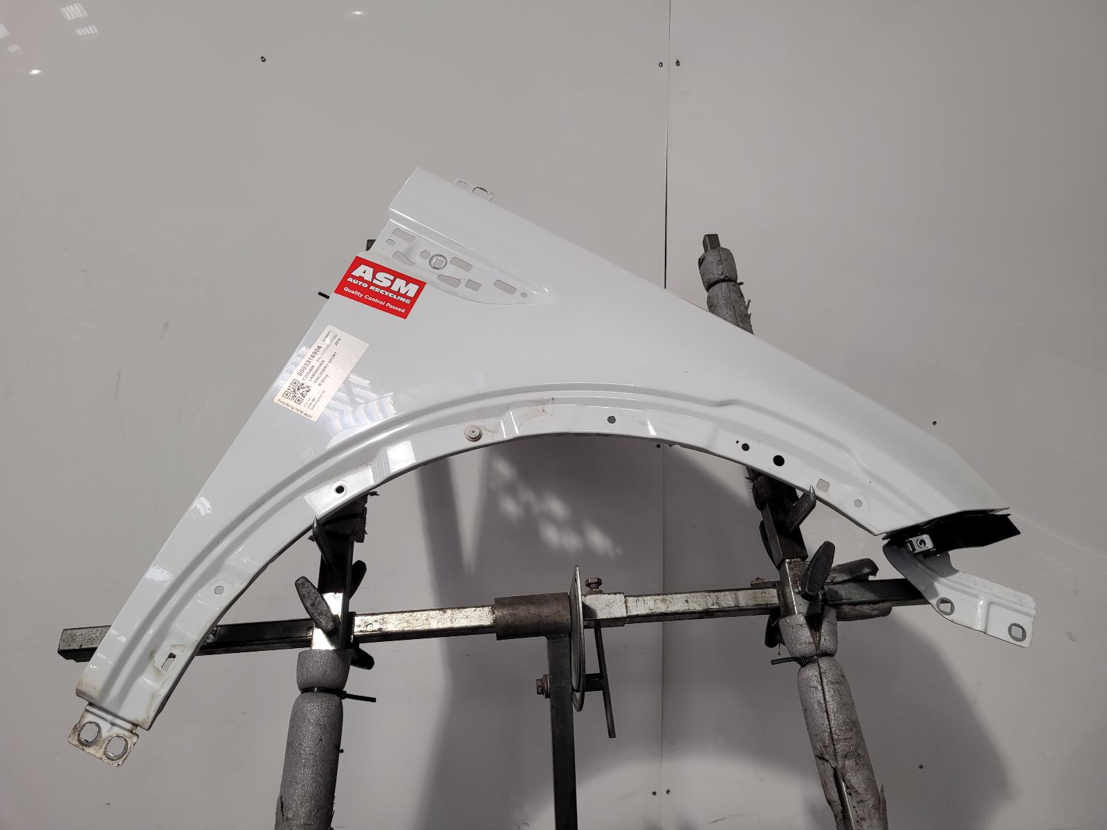 View Auto part R Wing Land Rover Discovery Sport 2016
