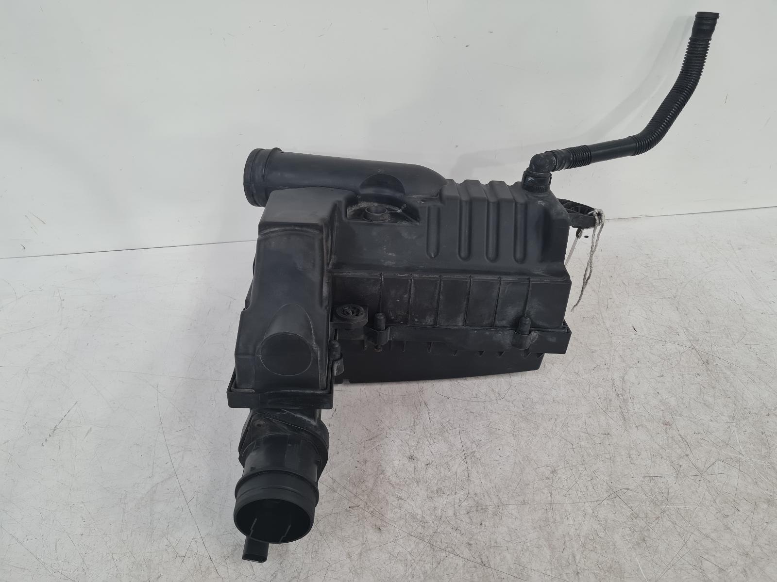 View Auto part Air Cleaner/Box Volkswagen Touran 2011