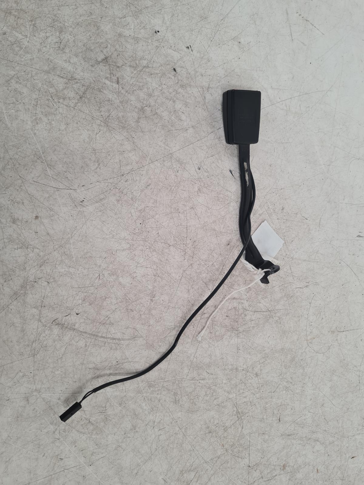 View Auto part Seat Belt Volkswagen Touran 2011