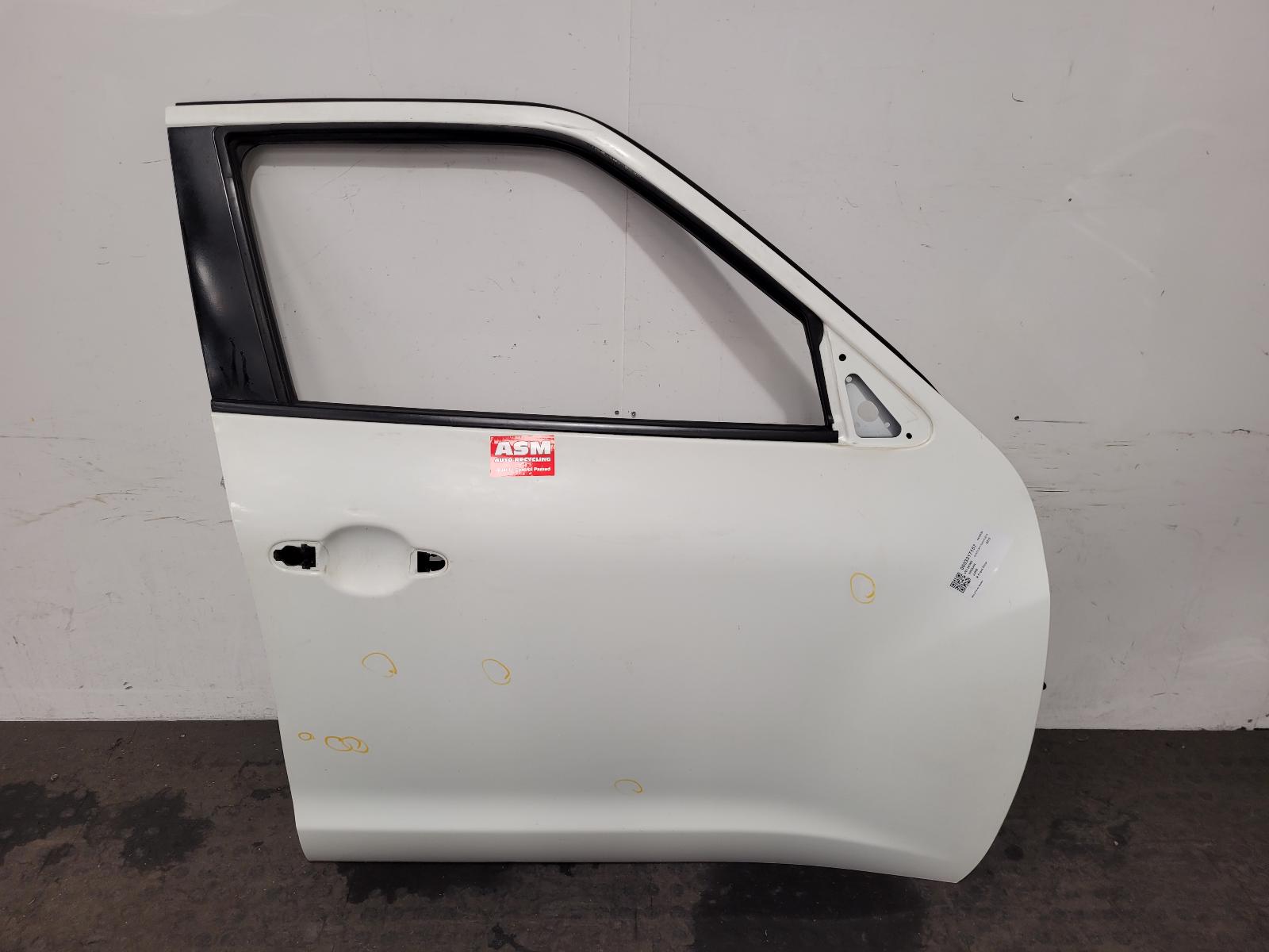View Auto part R Front Door Nissan Juke 2012