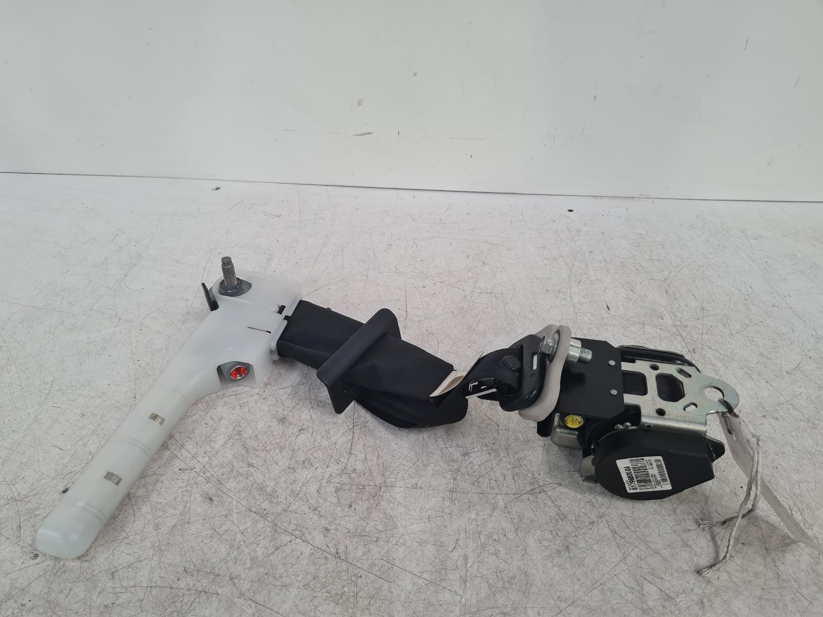 View Auto part Seat Belt Nissan Juke 2012