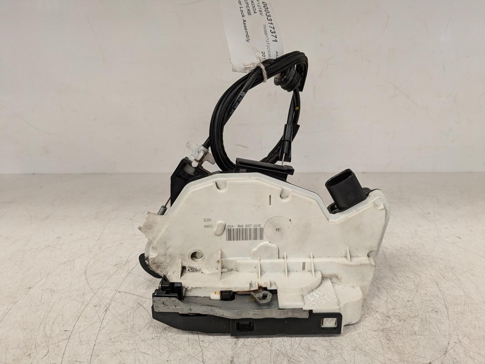 View Auto part Door Lock Assembly Skoda Superb 2012