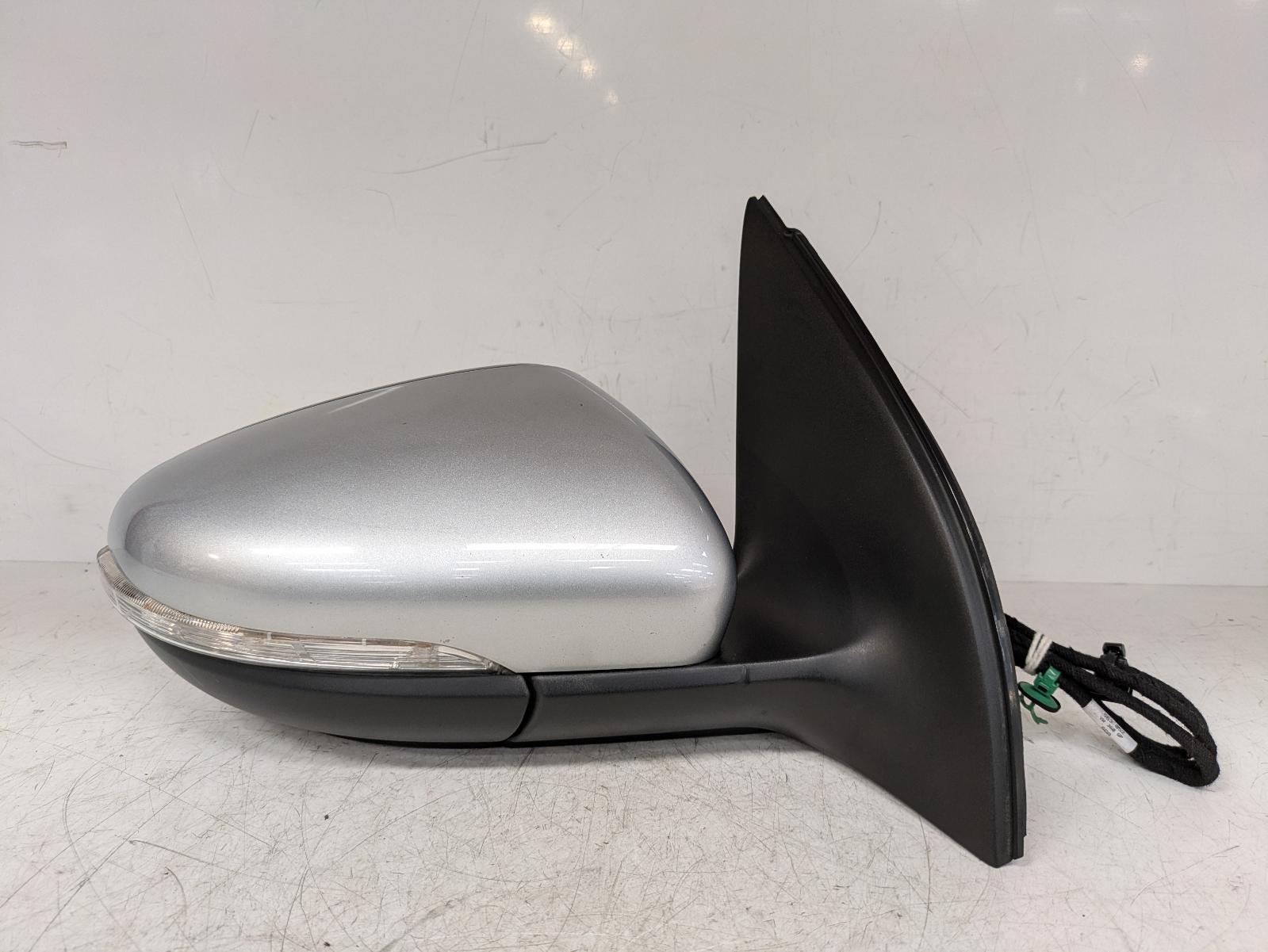 View Auto part R Door Mirror Volkswagen Golf 2011