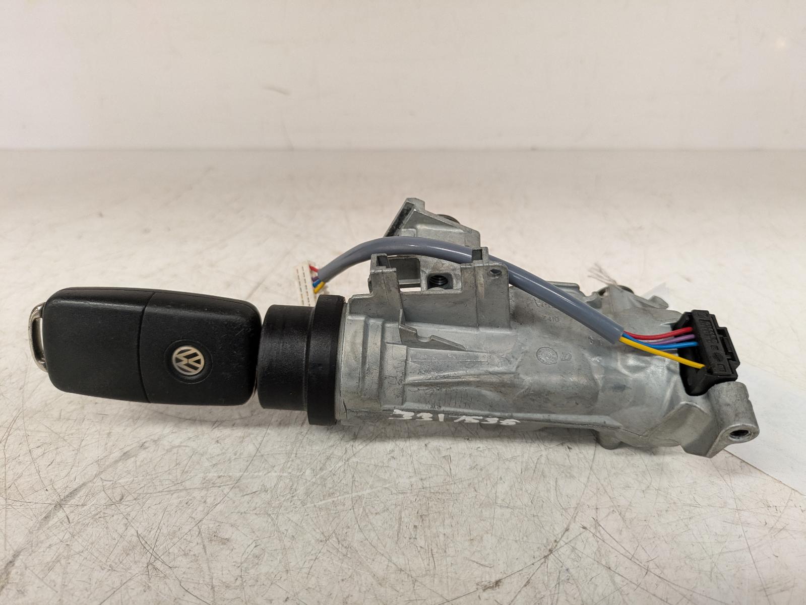 View Auto part Ignition W/Key Volkswagen Golf 2011