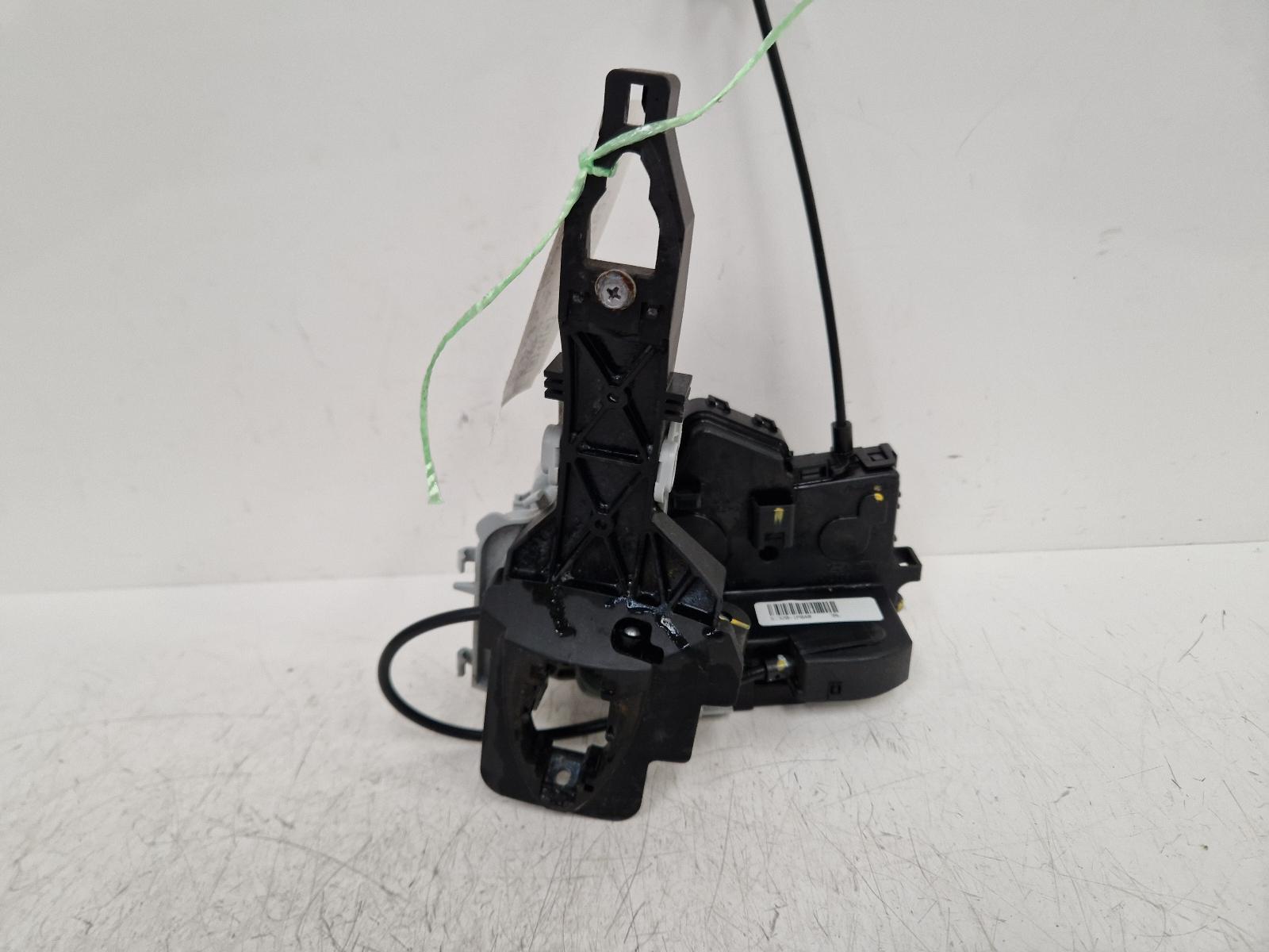 View Auto part Door Lock Assembly Kia Venga 2010