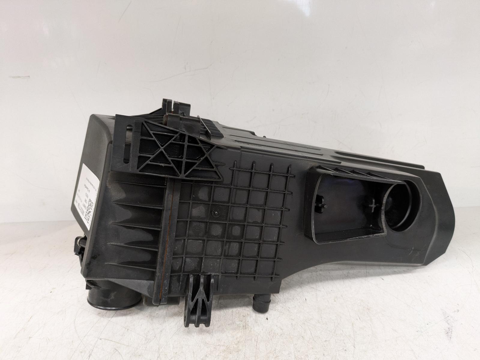 View Auto part Air Cleaner/Box Ford Fiesta 2011