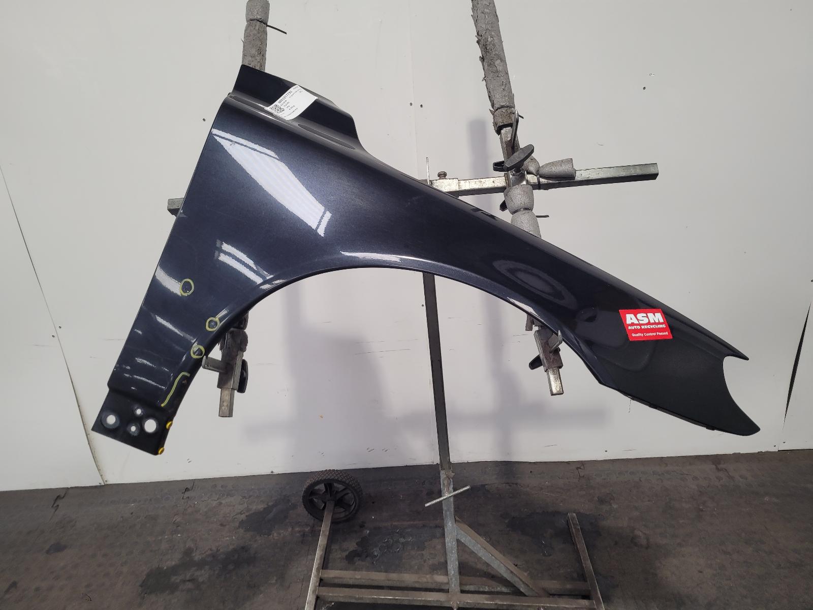 View Auto part R Wing Volvo V70 2011
