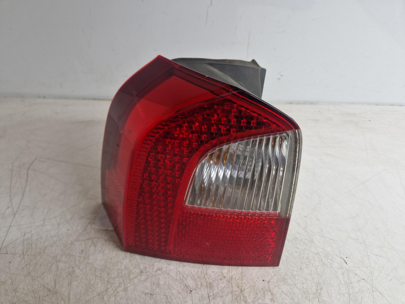 View Auto part L Taillight Volvo V70 2011