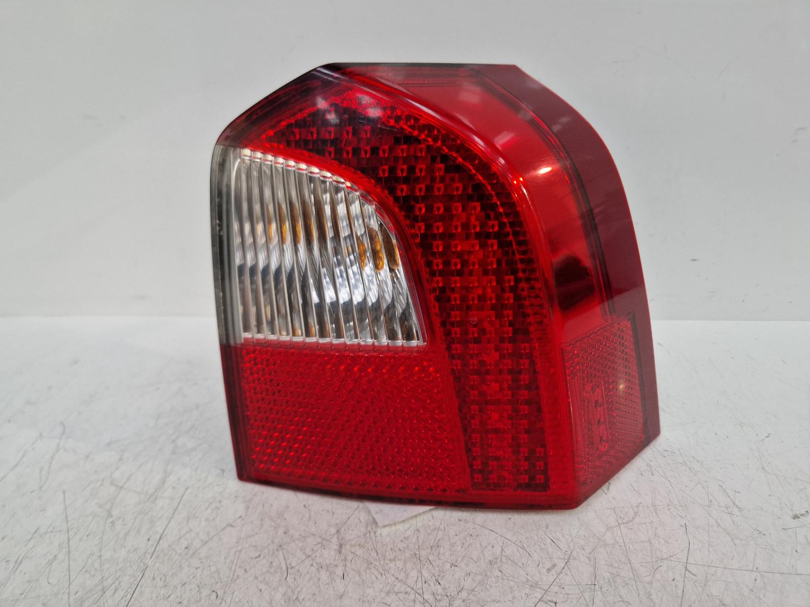 View Auto part R Taillight Volvo V70 2011
