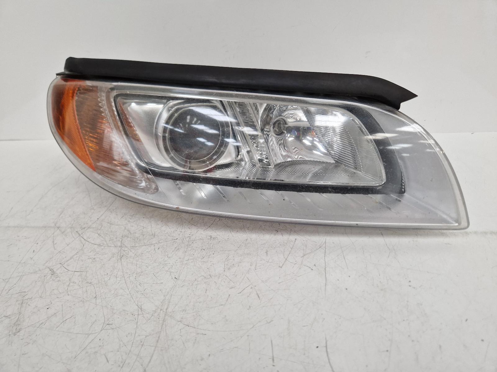 View Auto part R Headlamp Volvo V70 2011