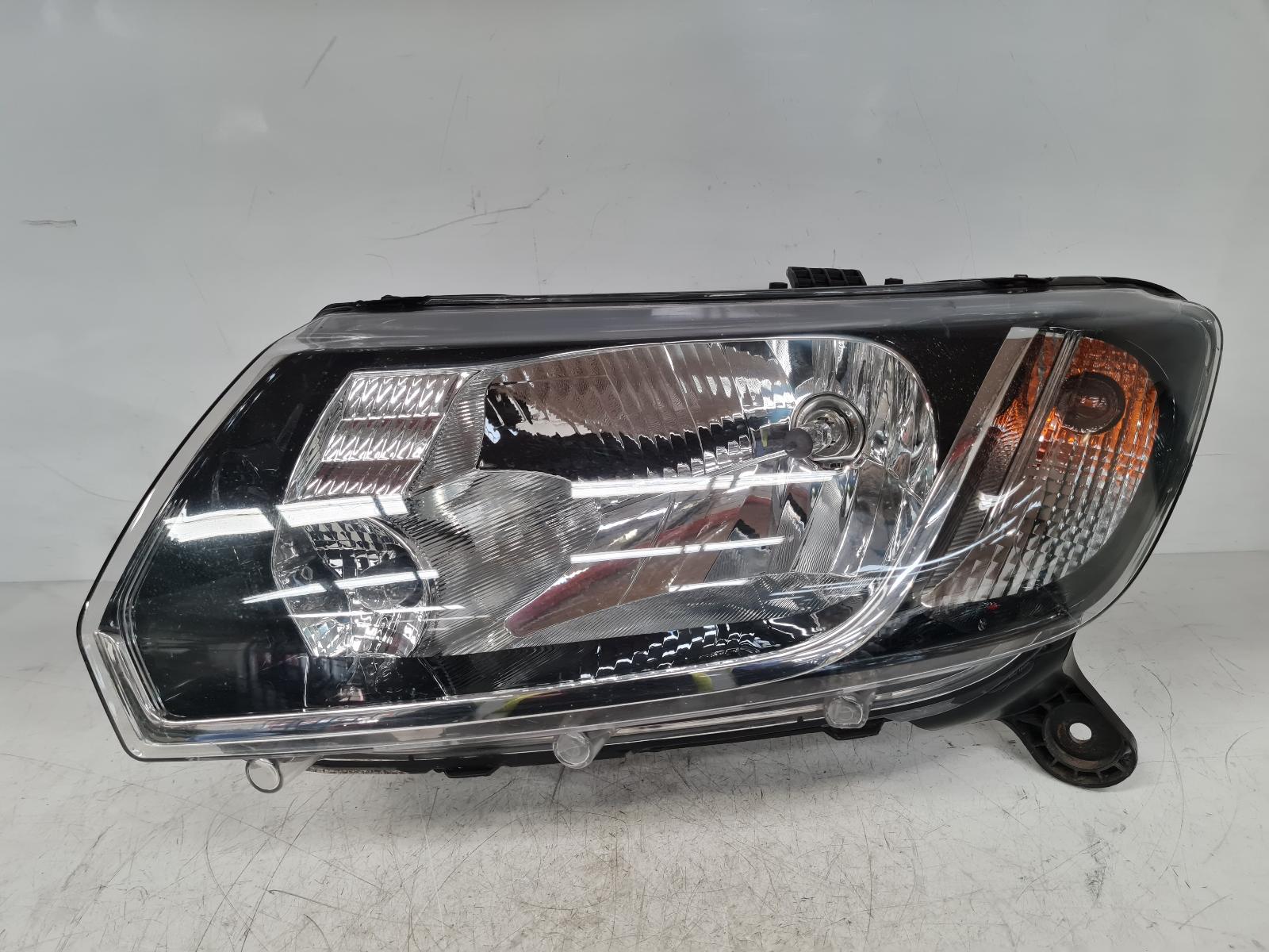 View Auto part L Headlamp Dacia Sandero Stepway 2013