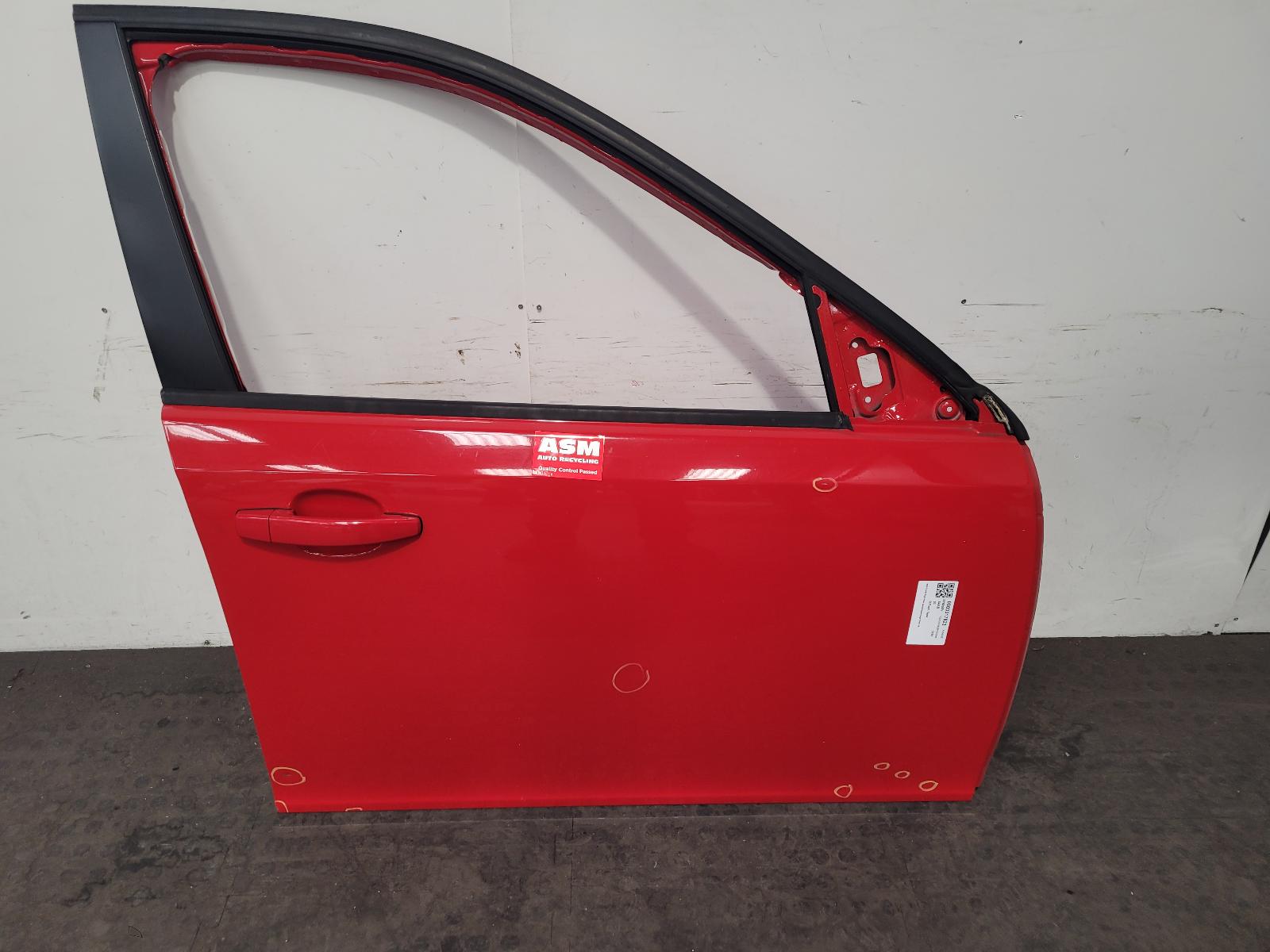 View Auto part R Front Door Saab 93 2010