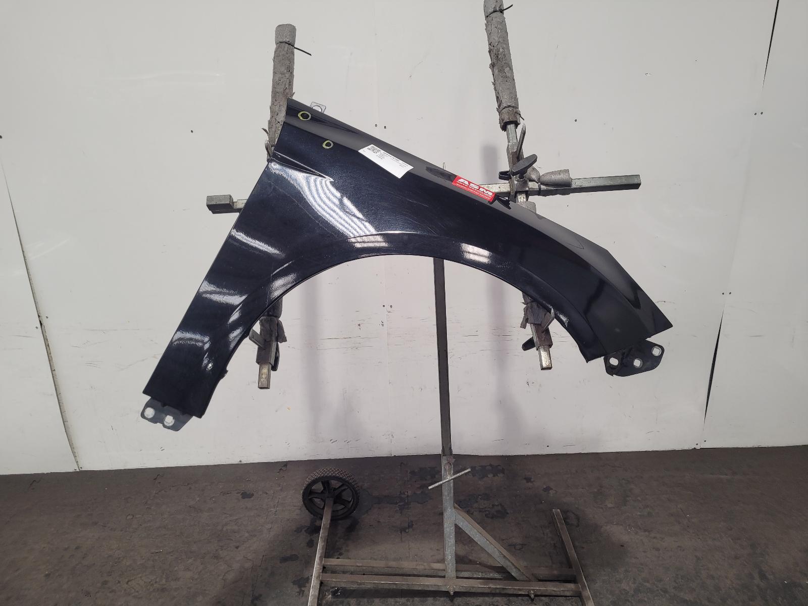 View Auto part R Wing Ford Focus 2014