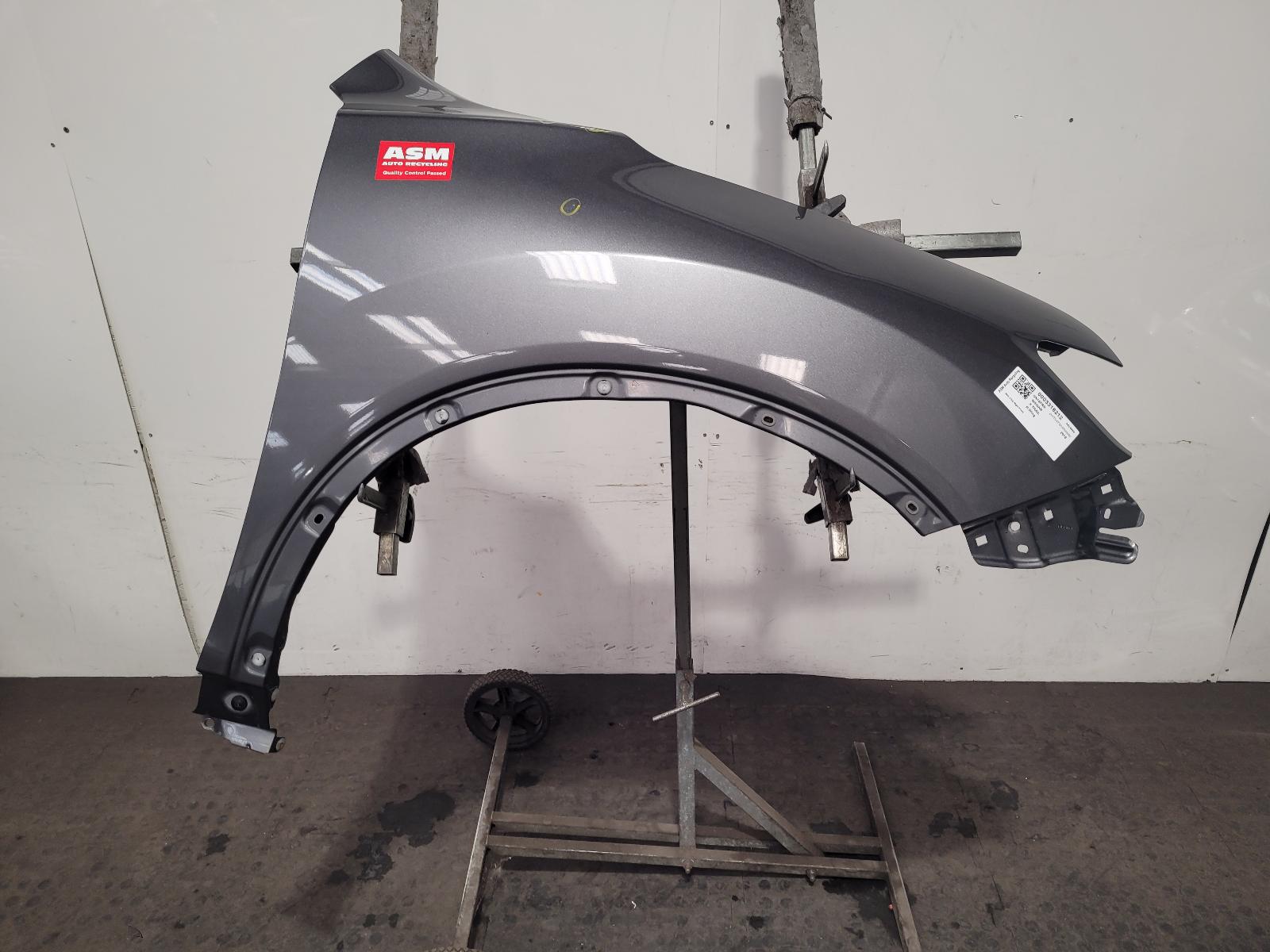 View Auto part R Wing Nissan X Trail 2016