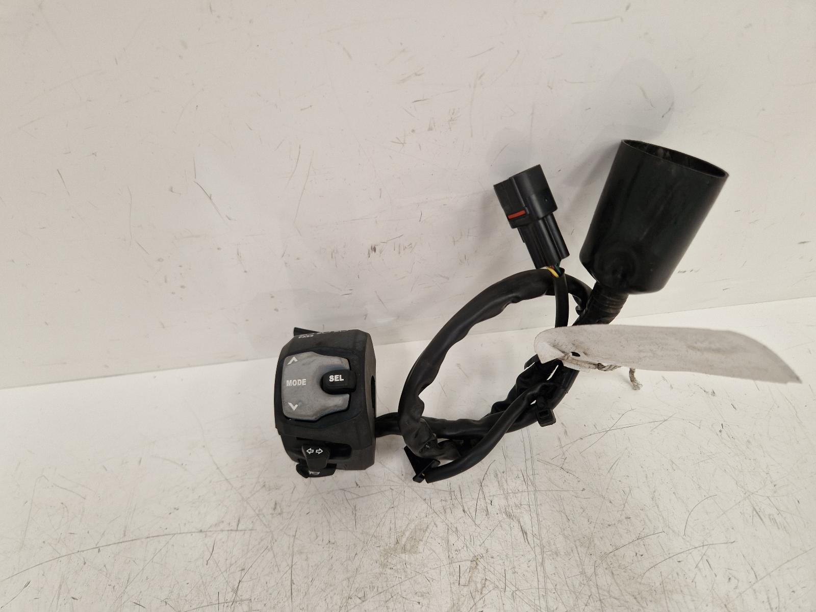 View Auto part LH Switch Gear Suzuki Gsx-s750 2020