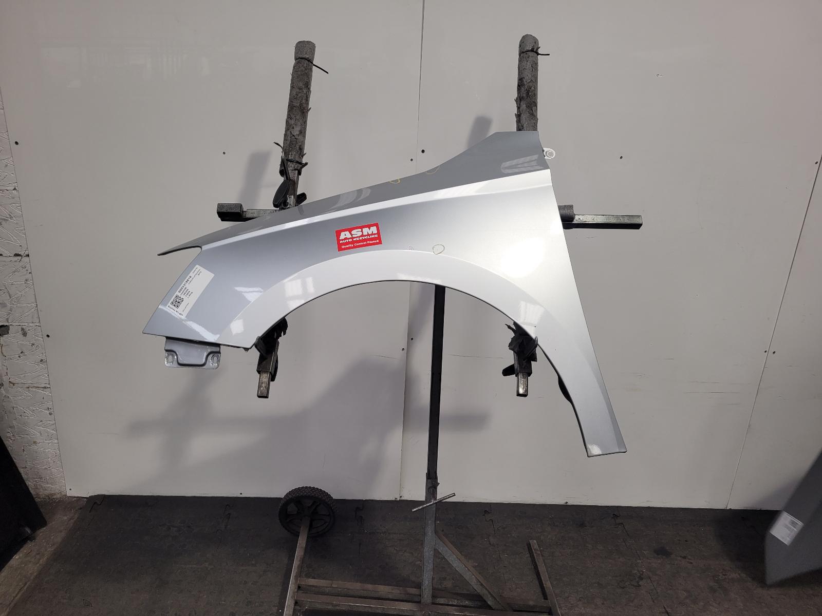 View Auto part L Wing Skoda Fabia 2015