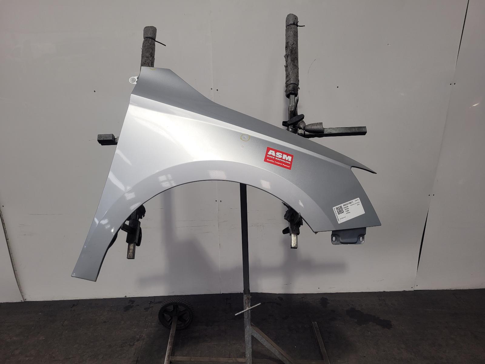 View Auto part R Wing Skoda Fabia 2015