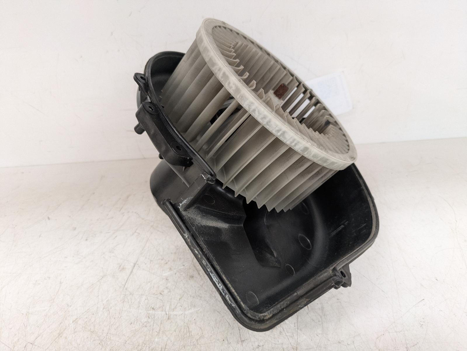View Auto part Heater Motor/Assembly Skoda Fabia 2015
