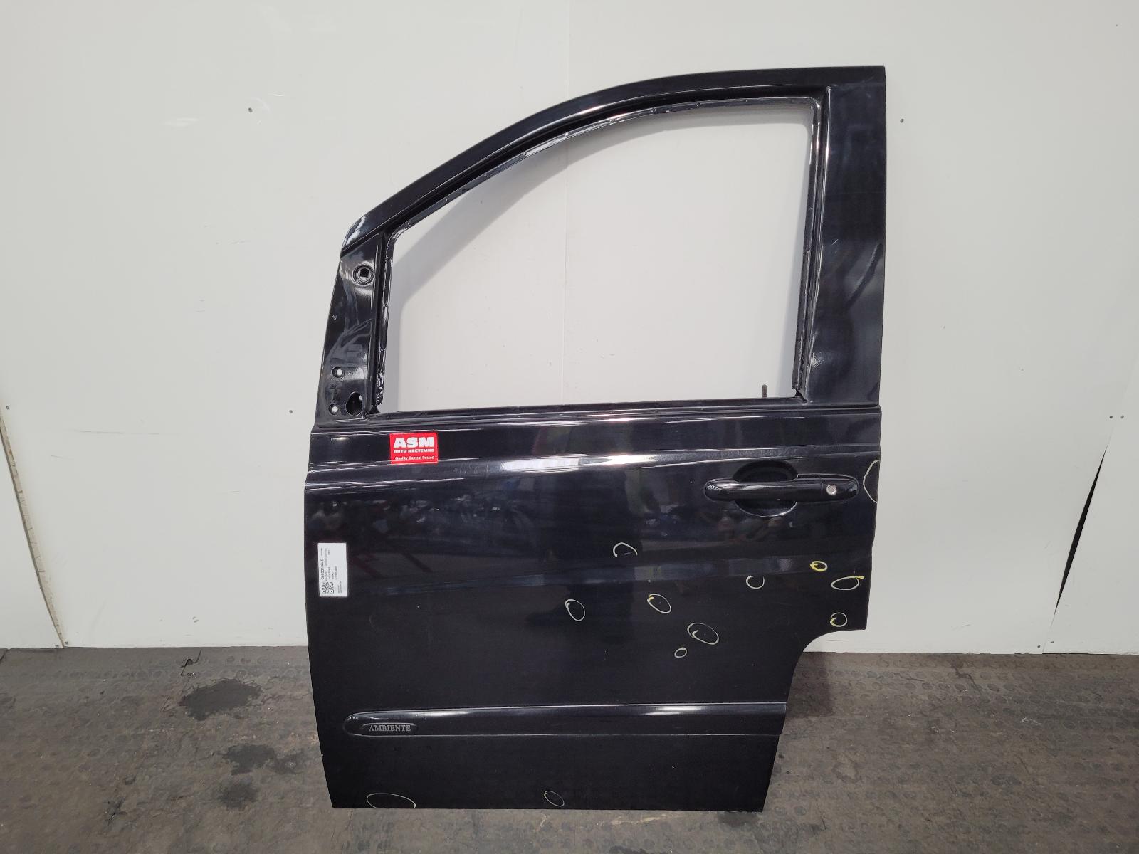 View Auto part L Front Door Mercedes Viano 2011