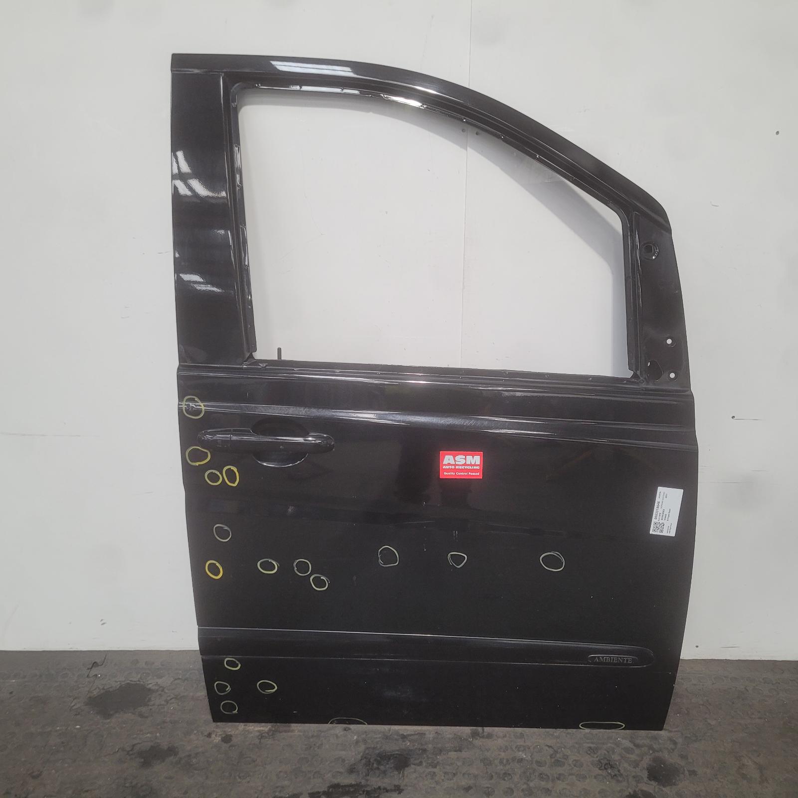 View Auto part R Front Door Mercedes Viano 2011