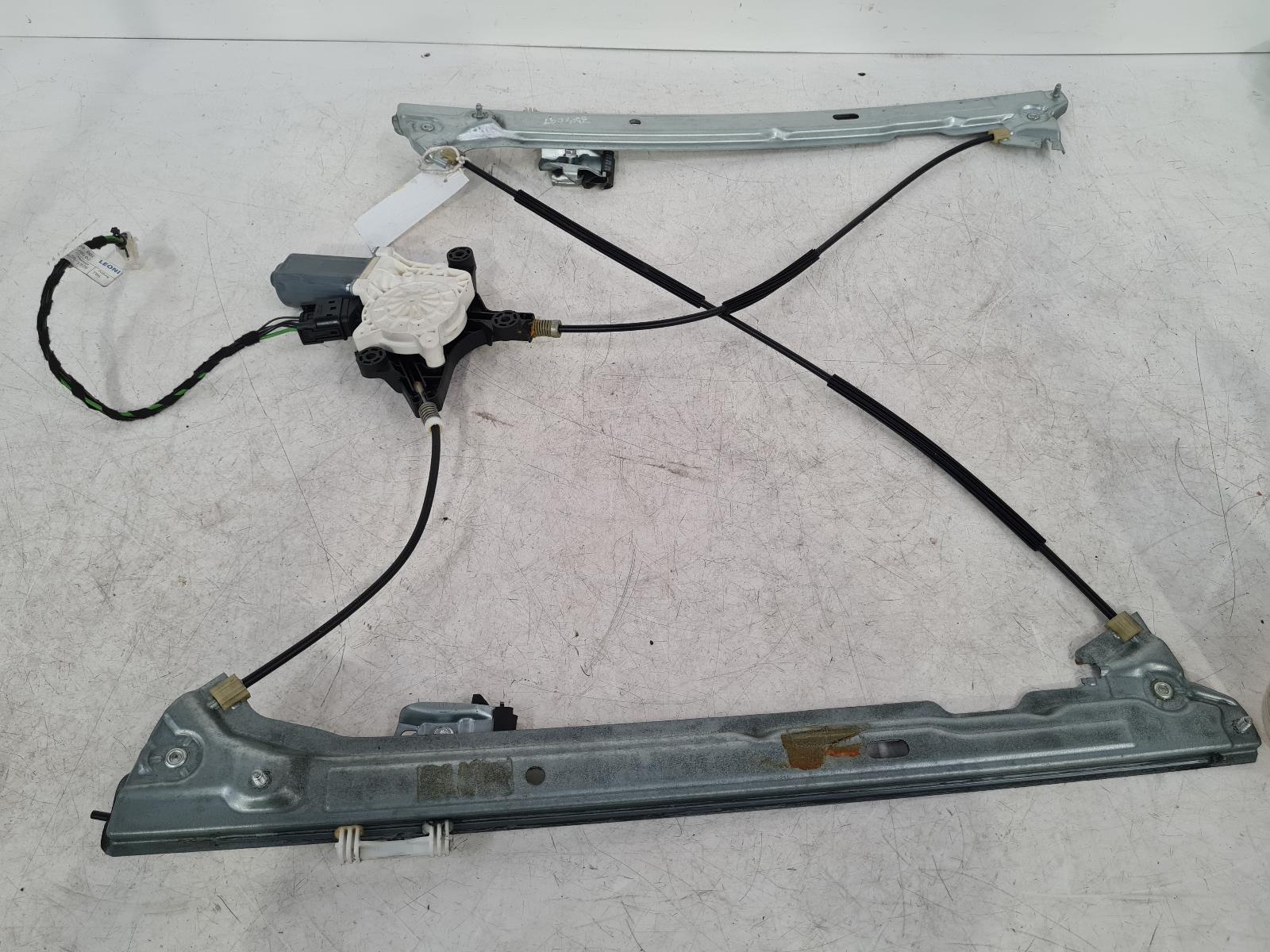 View Auto part LF Window Regulator Mercedes Viano 2011