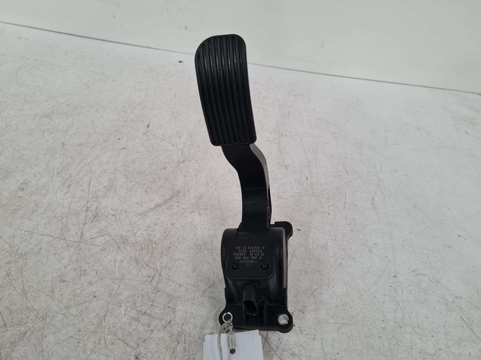 View Auto part Pedal Potentiometer Mercedes Viano 2011