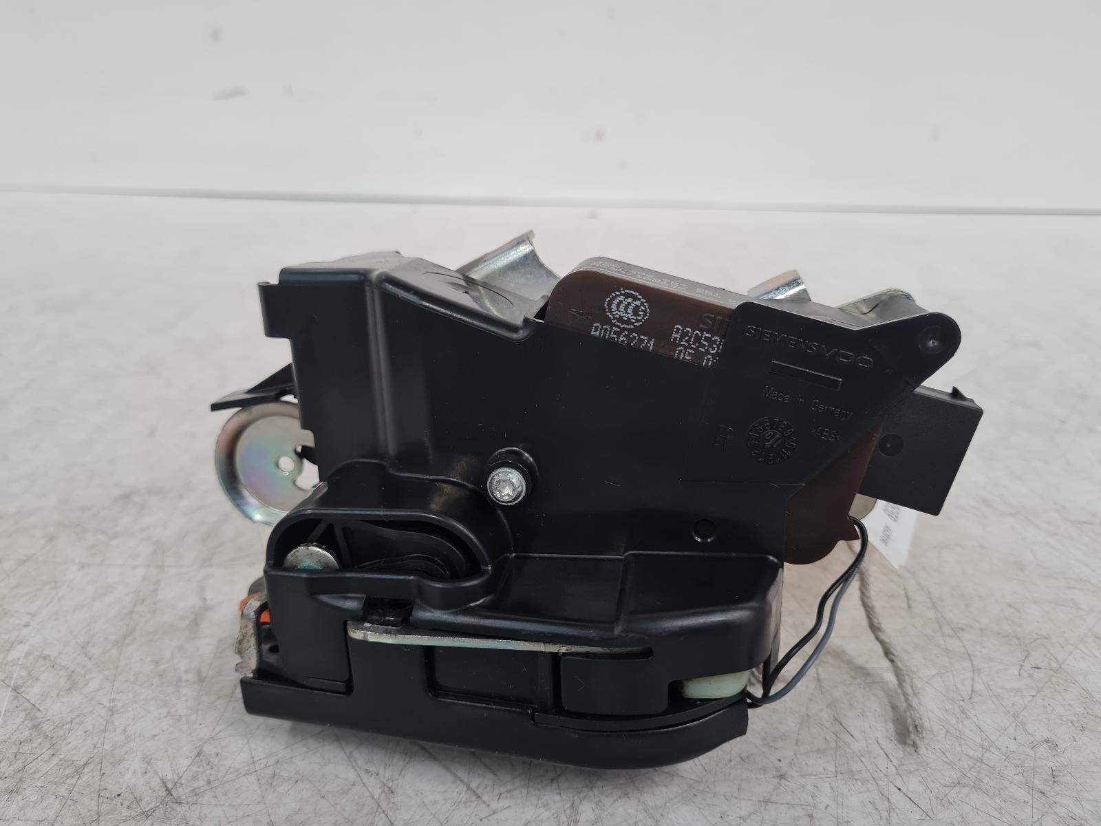 View Auto part Door Lock Assembly Mercedes Viano 2011
