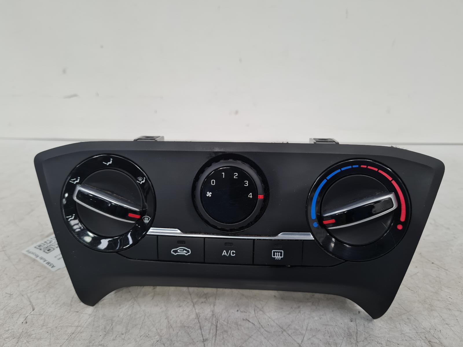 View Auto part Heater/AC Controller Hyundai I20 2017