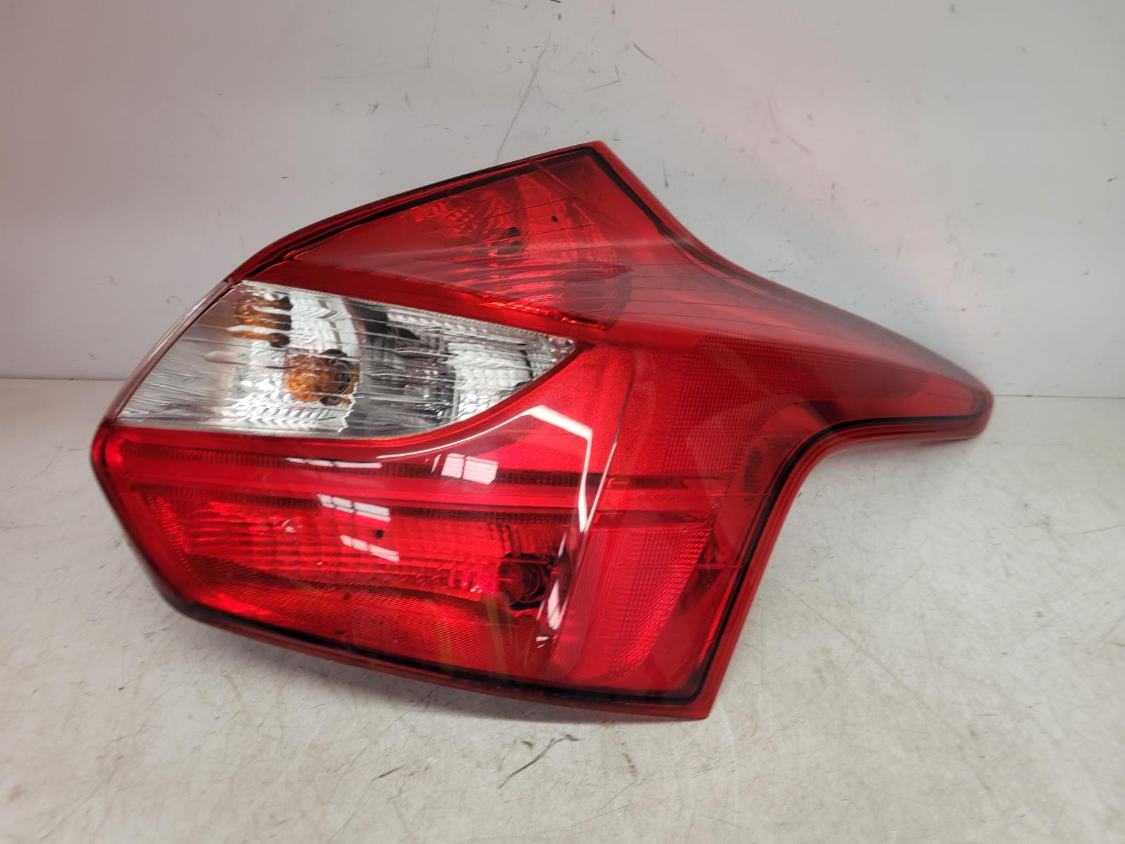 View Auto part R Taillight Ford Focus 2013