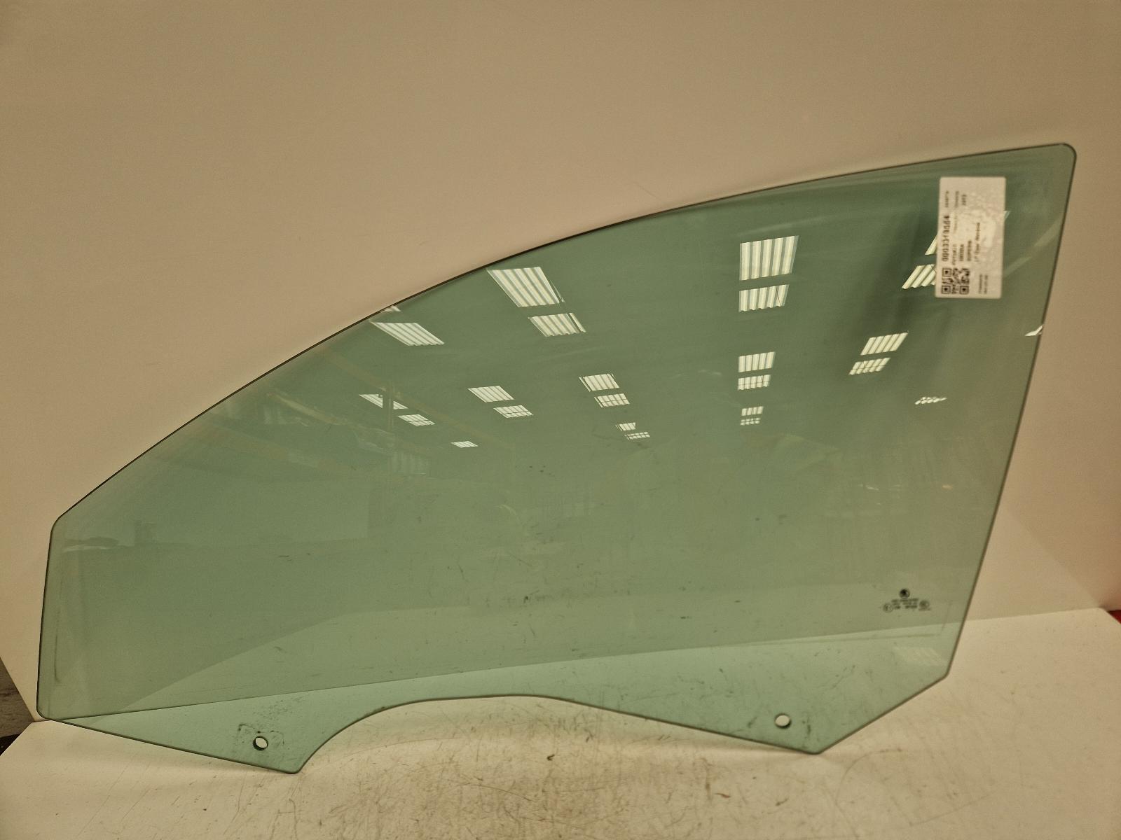 View Auto part LF Door Window Skoda Superb 2013