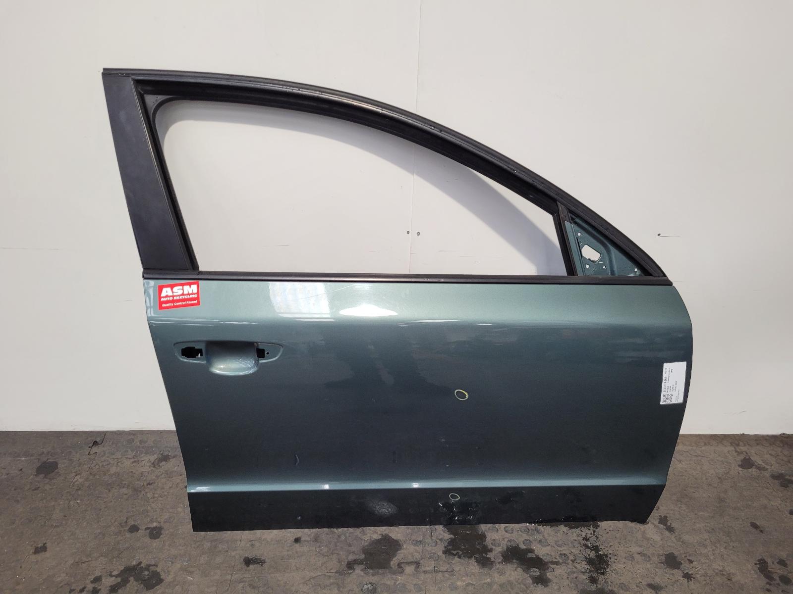 View Auto part R Front Door Skoda Superb 2013